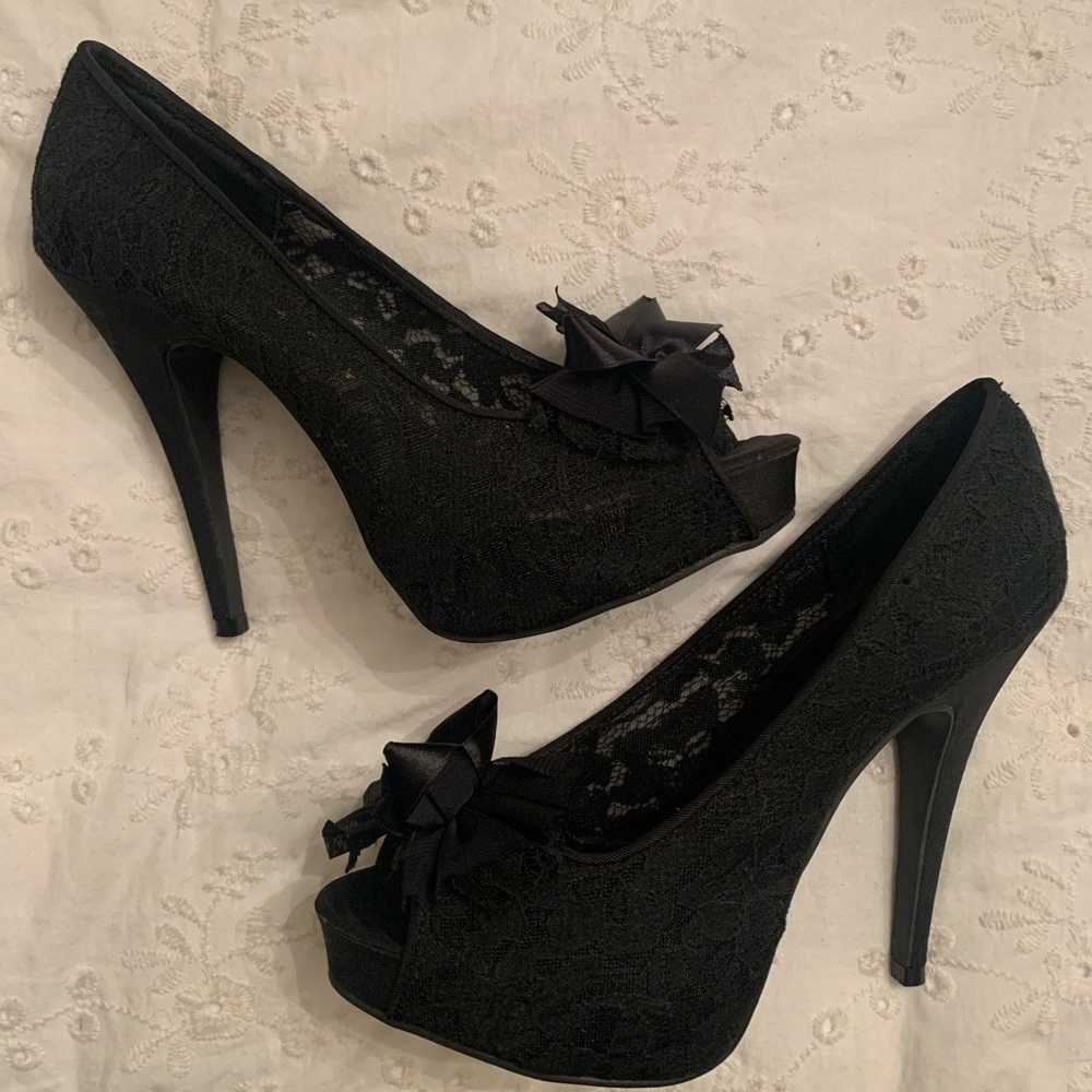 Chinese Laundry Lace Peep Toe shoes
